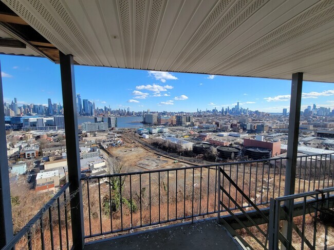 Building Photo - 1304 Manhattan Ave Unit 3L Rental