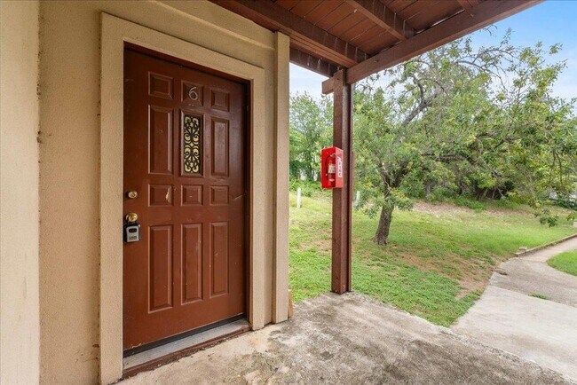 Photo - 908 N LBJ Dr Unidad 6