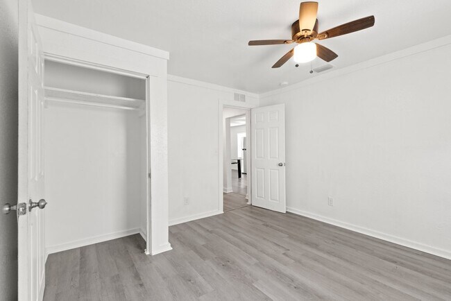 Photo - 1050 19th St S