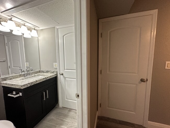 Photo - 2871 N Oakland Forest Dr