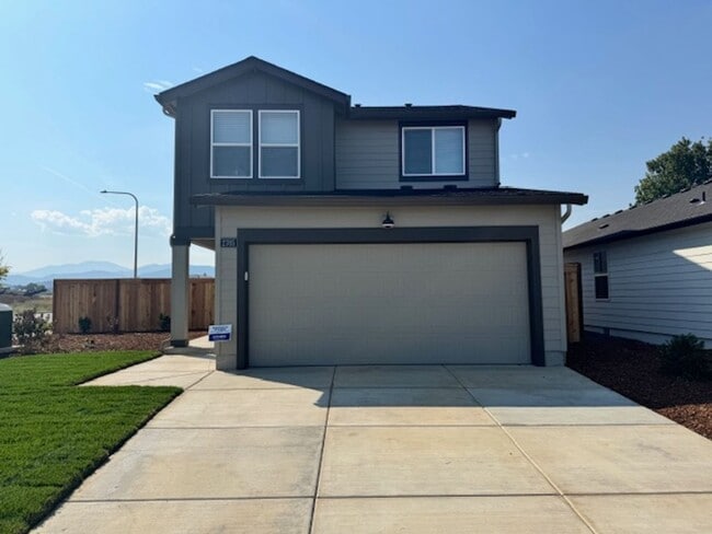 Building Photo - BRAND NEW 4 BEDROOM HOUSE W/ UPGRADES