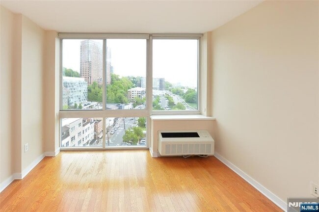 Photo - 1111 Hudson Park