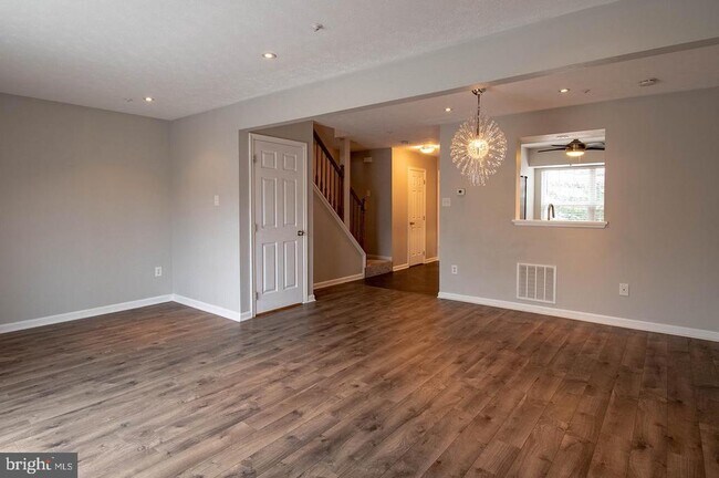 5620 Queen Anne Ct