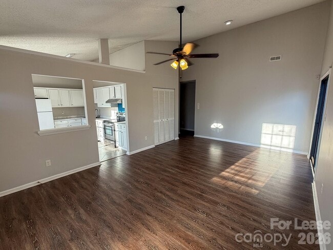 Photo - 3006 Overlook Trail