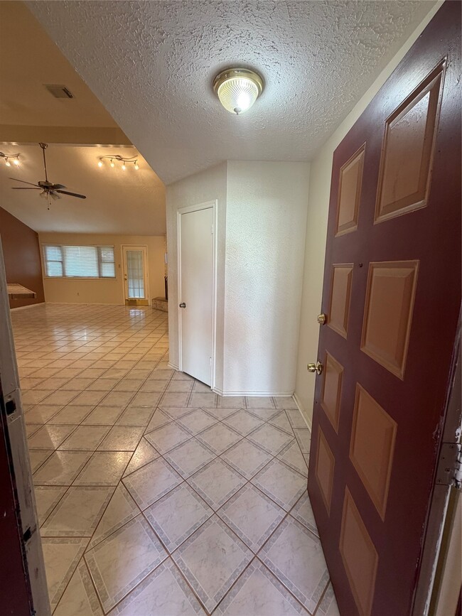 Photo - 1423 Elkwood Dr