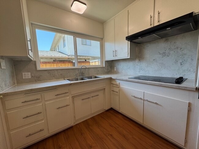 Kitchen - 743 Southview Rd Unit B