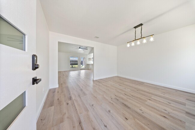 Photo - 9115 Tanager St