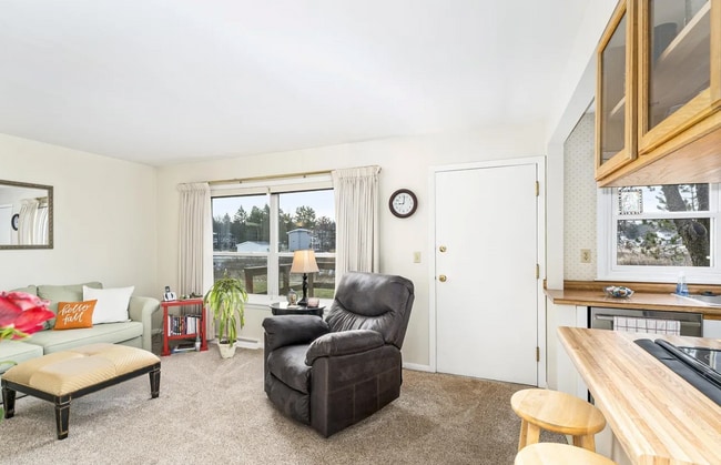 Photo - Three Bedroom Townhome n Aspenwood!