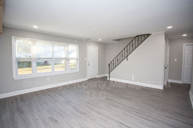 Photo - 48 Sandstone Ln