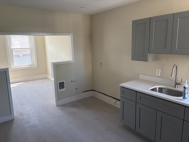 Photo - 2742 Kensington Ave Unit 6