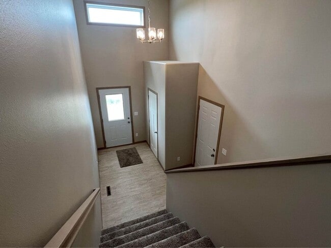 Photo - 1512 KEYSTONE CIR NE