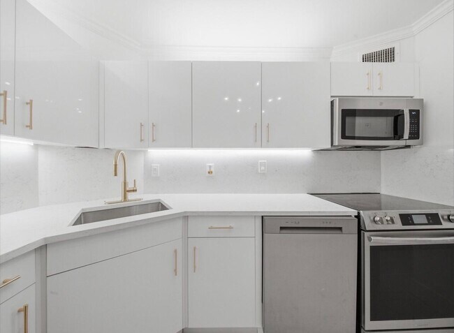 Photo - 3125 Oakland Shores Dr Unit B203