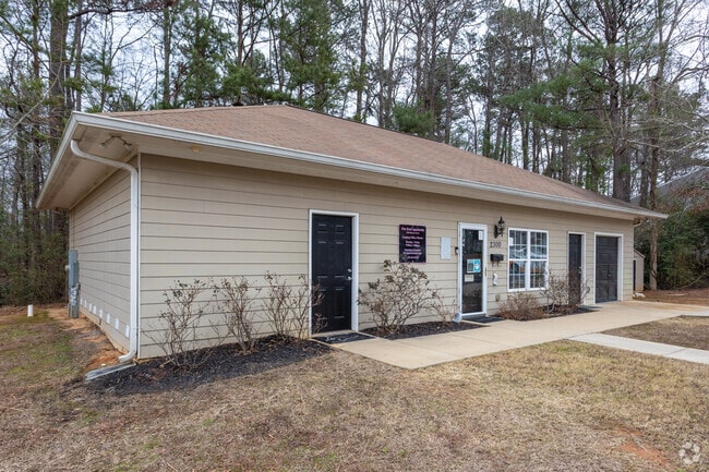 Leasing Office - Pine Knoll