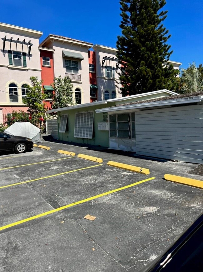 Photo - 1020 NE 17th Way Unit 3