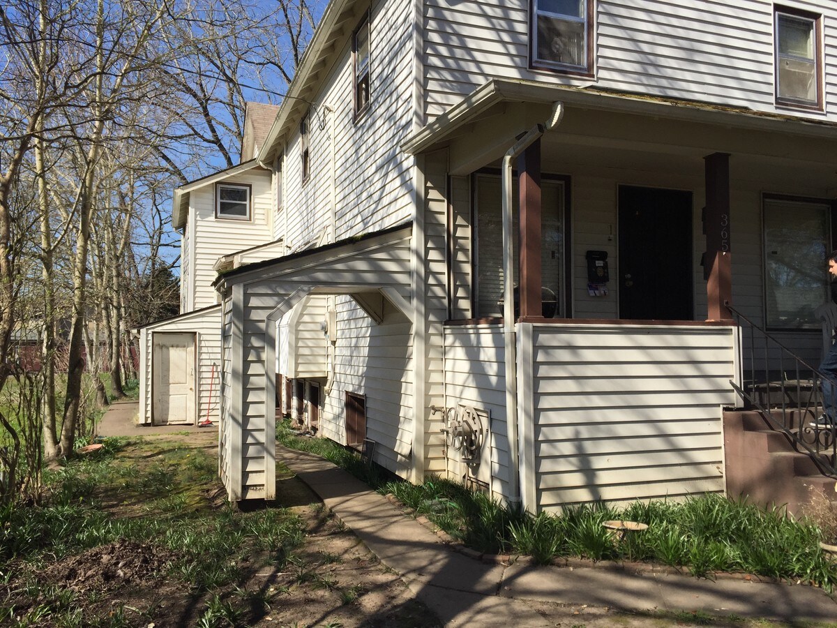 Photo - 365 16th St SE