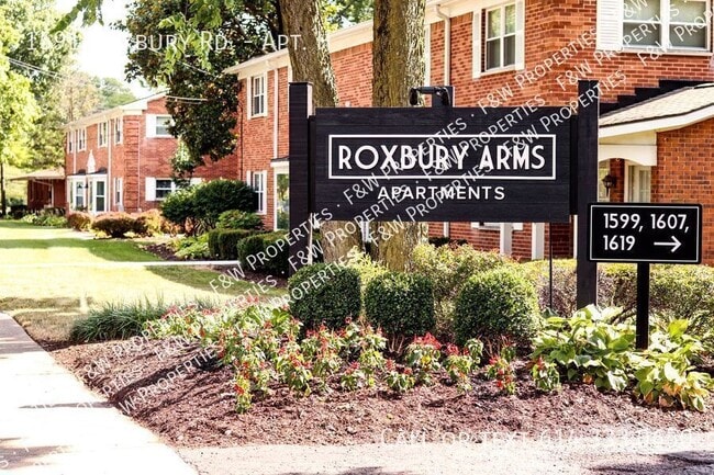 Building Photo - 1591 Roxbury Rd Unit Apt. H