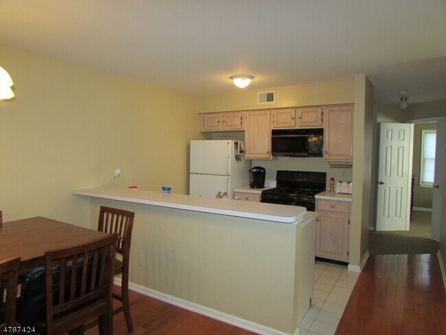 Photo - 8 Genoble Rd