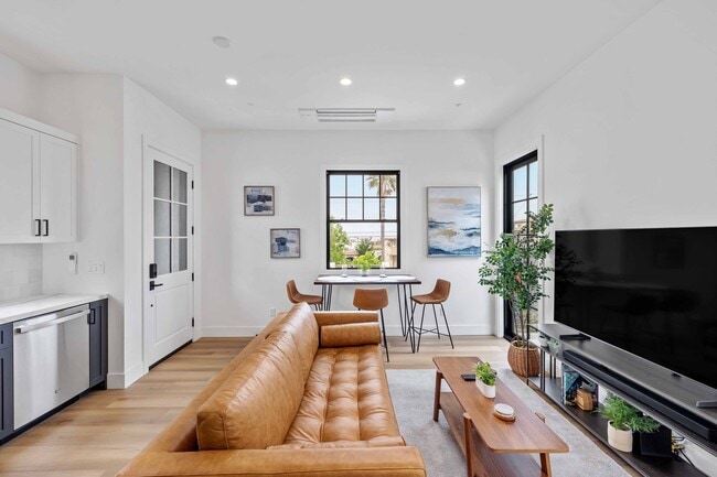 Photo - 603 Garnet St Unit B