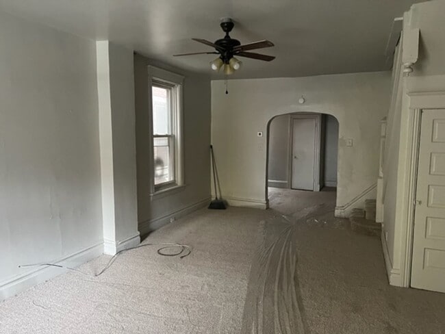 Photo - 5 Bedroom house harrisburg for rent 1,200 a month