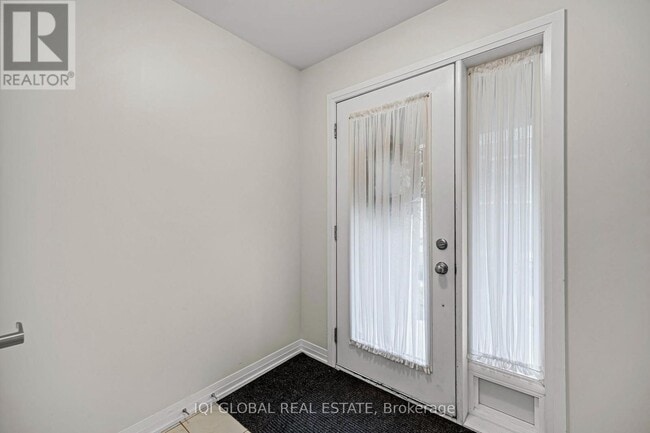 Photo - 585 Colborne St