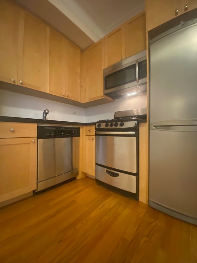Photo - 114 W 13th St