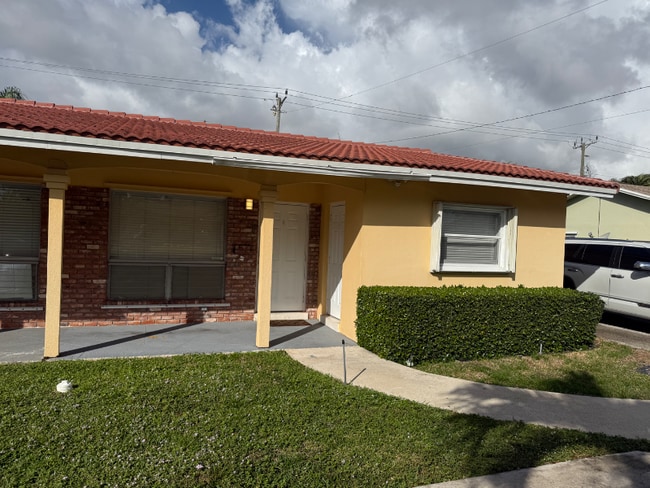 Photo - 2419 NE 2nd Ave Unit 2419