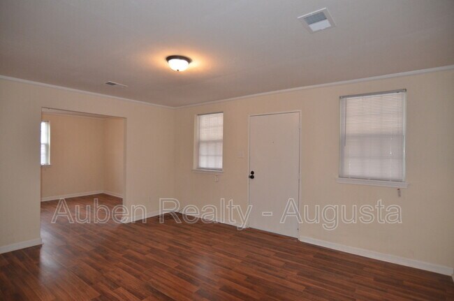 Photo - 2111 Cadden Rd