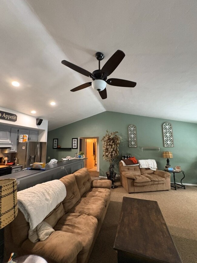 sala de estar/cocina - 13501 Velp Ave Unidad 13501 Velp Ave