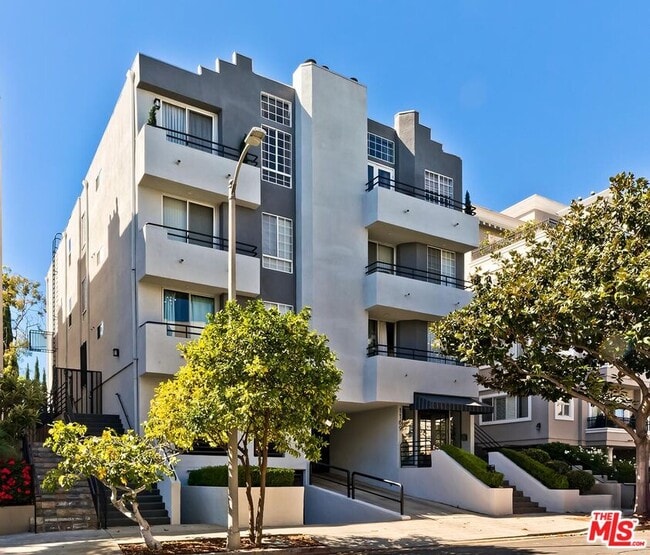 Building Photo - 1169 Wellesley Ave Unit 101