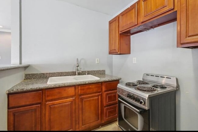 Photo - 2135 Mirabeau Ave