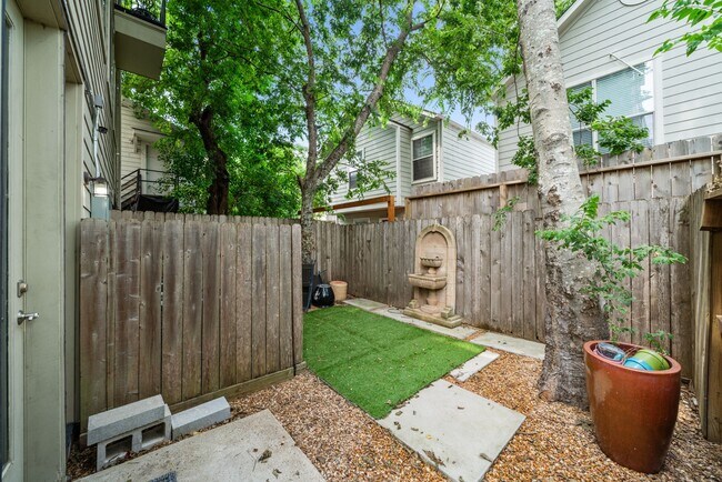 Photo - 1112 Andrews St