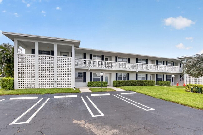 Building Photo - 2401 Del-Aire Blvd Unit 101
