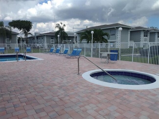 Photo - 448 NE 210th Cir Terrace Unit 102-6B