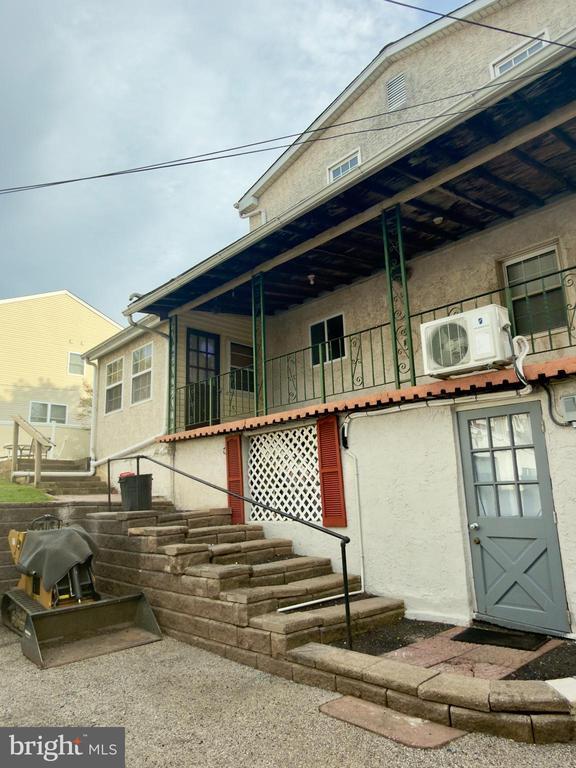 Photo - 422 W 6th Ave