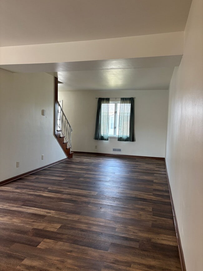 Photo - 4401-4415 Eastridge Dr