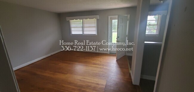 Photo - 4170 James St Unidad 8