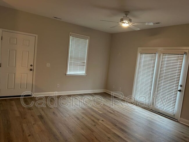 Photo - 4904 Maple Ave