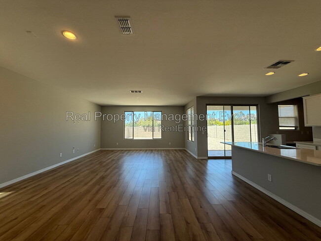 Photo - 5618 N 87th Dr