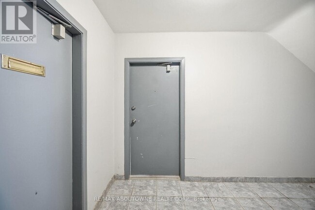 Photo - 2320 Hixon St