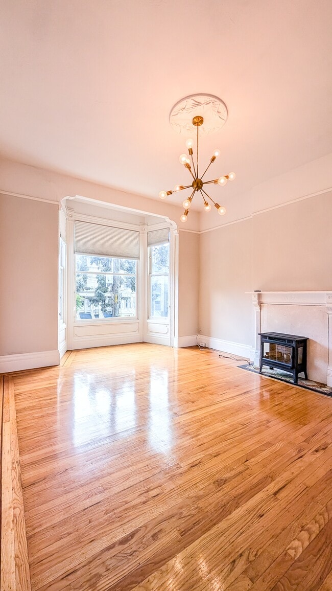 Photo - 657 Castro St