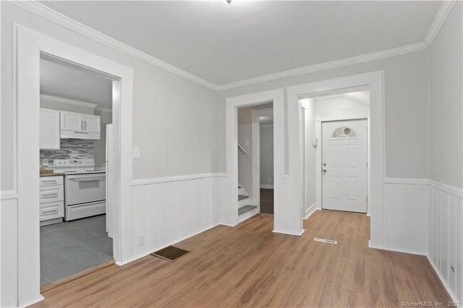 Photo - 393 Huntington St