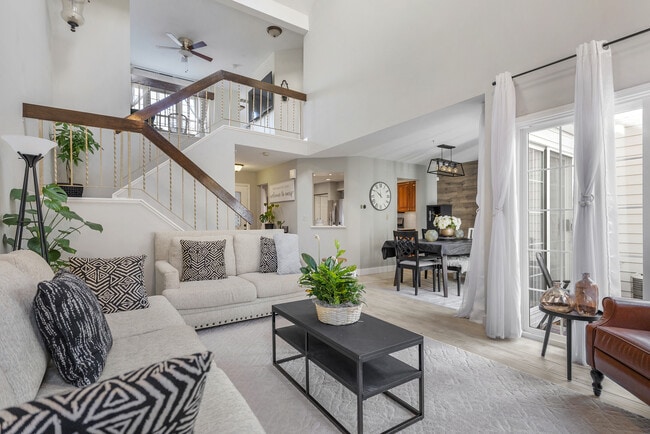 Photo - 1437 Whitman Ct