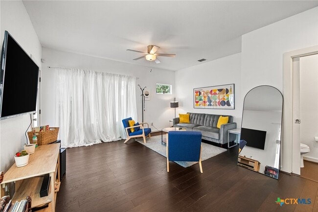 Building Photo - 704 N Cherry St Rental