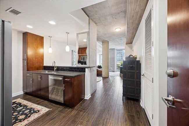 Photo - 360 Nueces St Unidad 1012