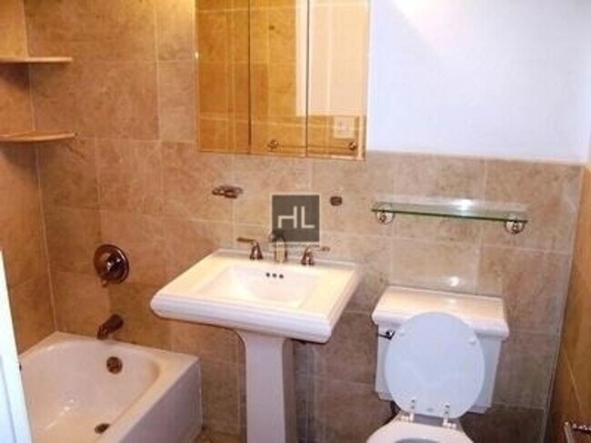 Photo - East 10th Street Unidad 16