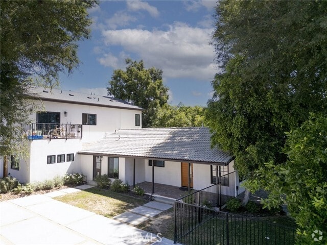 Building Photo - 20347 Runnymede St Rental