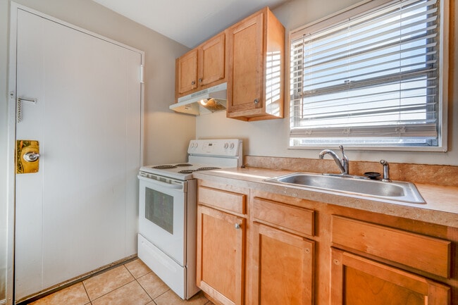 Photo - 103 Cooper Hill St
