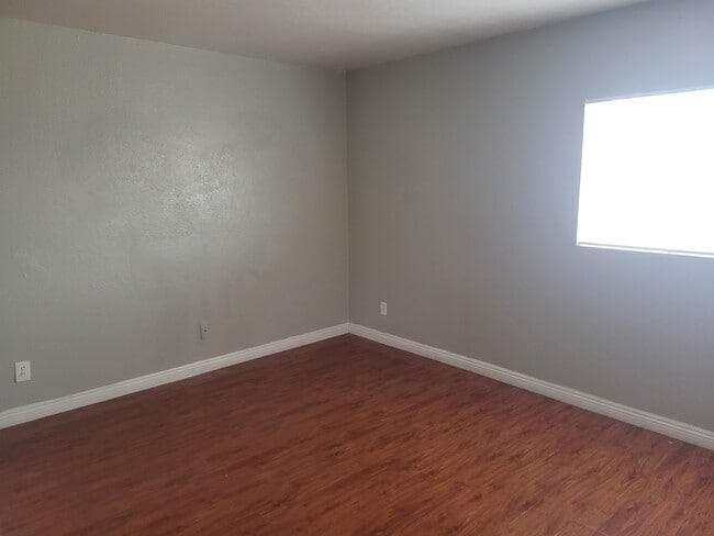 Photo - 4737 Thunderbolt Ave Unidad 3