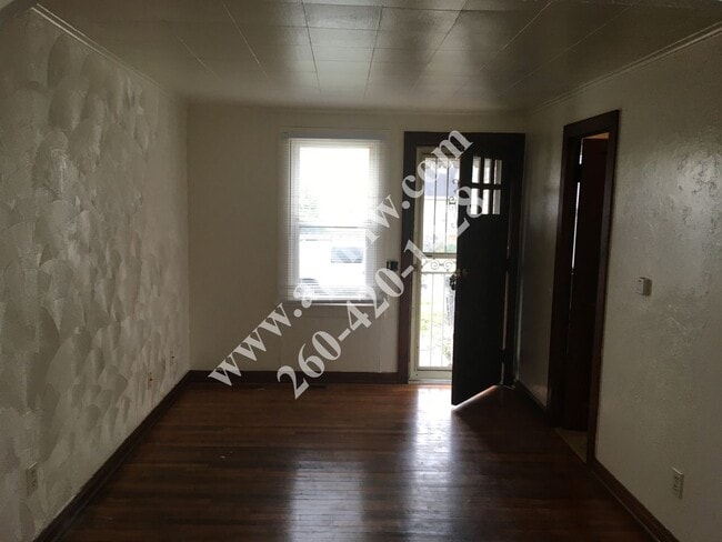 Building Photo - 1 BR Apt Near Fort Wayne Zoo