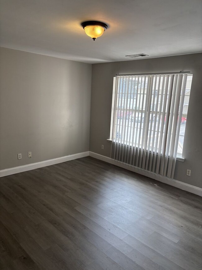 Building Photo - 320 Roth Ln Unit 302